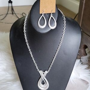 Silver necklace & earrings set